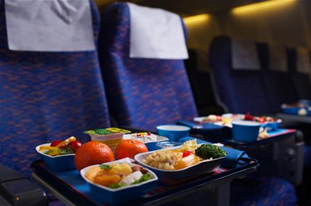 13 Ways to Eat While Traveling & Not Lose Your Mind!